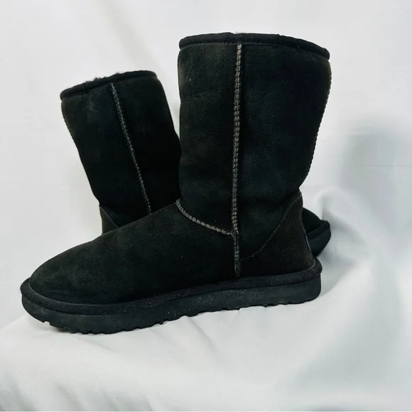 UGG Classic Short II Suede Shearling Boots Black Cozycore Size 8 - Picture 12 of 13